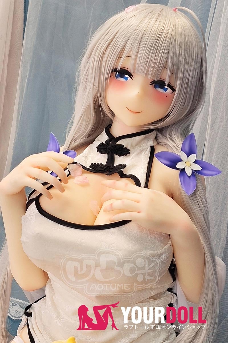 Aotume Doll #93 155cm Hカップ ギャラリー画像 5：横向きのポーズ。Hカップならではの圧倒的なバストの曲線と、155cm 中身長の取り回しの良いラインが伝わります。