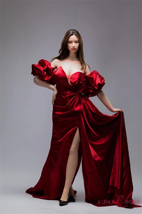 GRACE OF FANREAL 桜子 168cm Fカップ ギャラリー画像 5：落ち着いたまなざしのフルシリコンクローズアップです。FANREAL の Real Skin Texture Technology による3Dスキャン皮膚再現と、可動眼球のリアルな視線が、大人の女優系コンセプトを最も体現する1枚です。