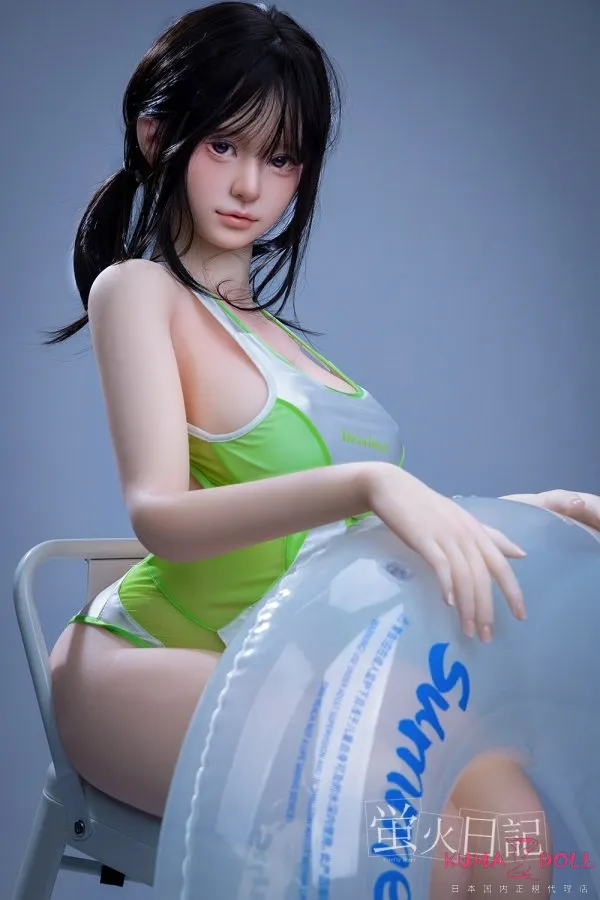 蛍火日記 久川 158cm Eカップ ハイブリッド ギャラリー画像 3：Eカップの自然なバストカットです。158cmの小柄ボディに調和する控えめでしっとりとした胸の張りと、S-TPE ボディならではの柔らかな質感、シリコンヘッドとの自然な肌色の馴染みが確認できます。158cm の身長帯では Eカップ がしなやかさと抱きやすさのバランスを最も上手にまとめます。