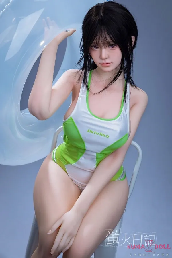 蛍火日記 久川 158cm Eカップ ハイブリッド ギャラリー画像 5：久川ヘッドのシリコン質感クローズアップです。ハイブリッド構成ではヘッド部のみシリコン採用となっており、フルシリコン機種と同等の顔リアリティを維持しながら、ボディは S-TPE で柔らかな抱き心地を確保するという贅沢な構成が確認できます。