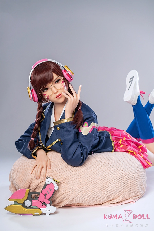 Game Lady No.23 D.VA 166cm Eカップ ギャラリー画像 5：バリエーション撮影です。166cm × Eカップ という Game Lady ラインナップの中でも親しみやすい体型と、D.VA のキャラクター訴求力が両立しているカットとなります。