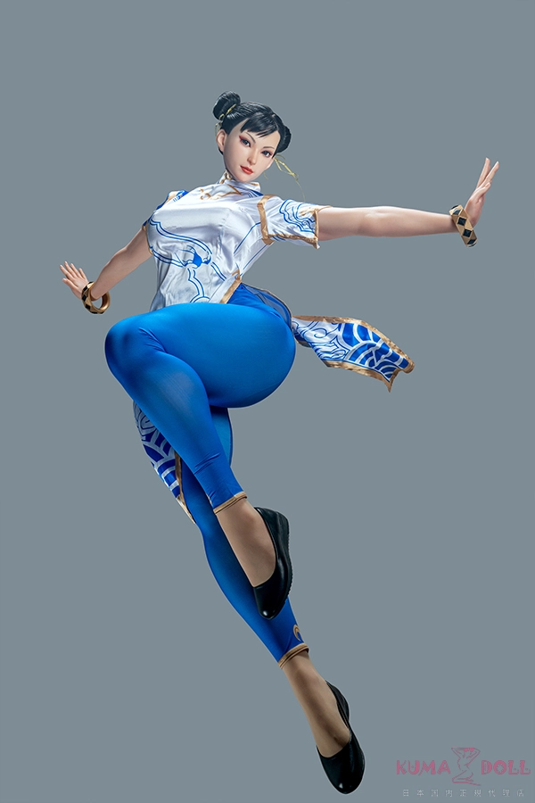 Game Lady No.33_1 春麗 169cm Fカップ ギャラリー画像 6：バストとヒップラインのクローズアップです。Fカップの豊かな立体造形と、本機種を象徴する巨尻造形のボリューム感、フルシリコンならではの肌の張り・乳輪の精細表現が確認できます。