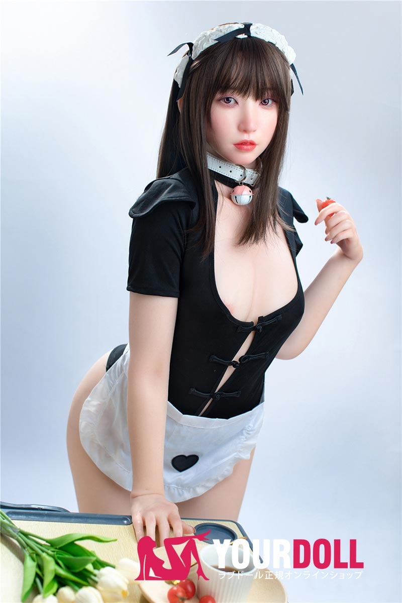 Irontech Doll S20 Suki 166cm Cカップ ギャラリー画像 5：横向きのポーズ。フルシリコン素材ならではの引き締まったラインと、Cカップの自然なボリュームが感じられます。