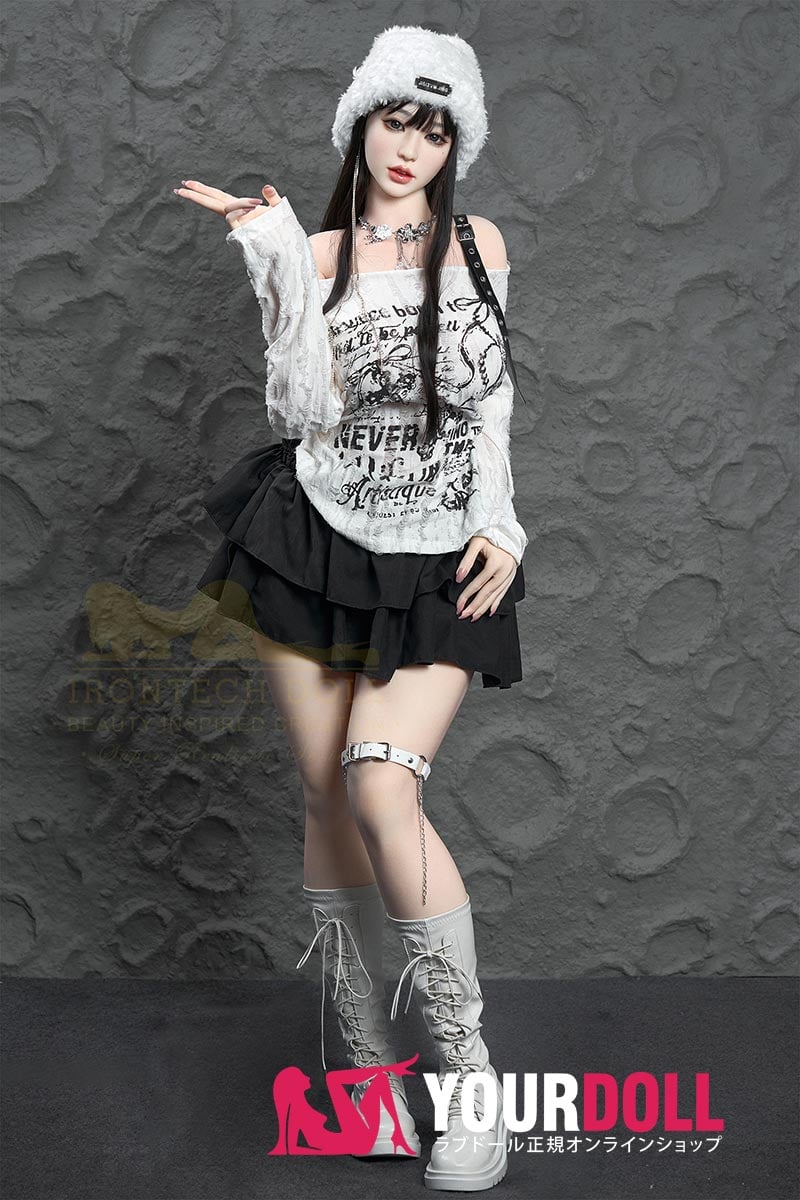 Irontech Doll T1 Yuna 165cm-T Fカップ ギャラリー画像 3：スタイリング例。フルシリコンならではの肌の透明感と、東方系の柔らかな雰囲気が両立しているカットです。
