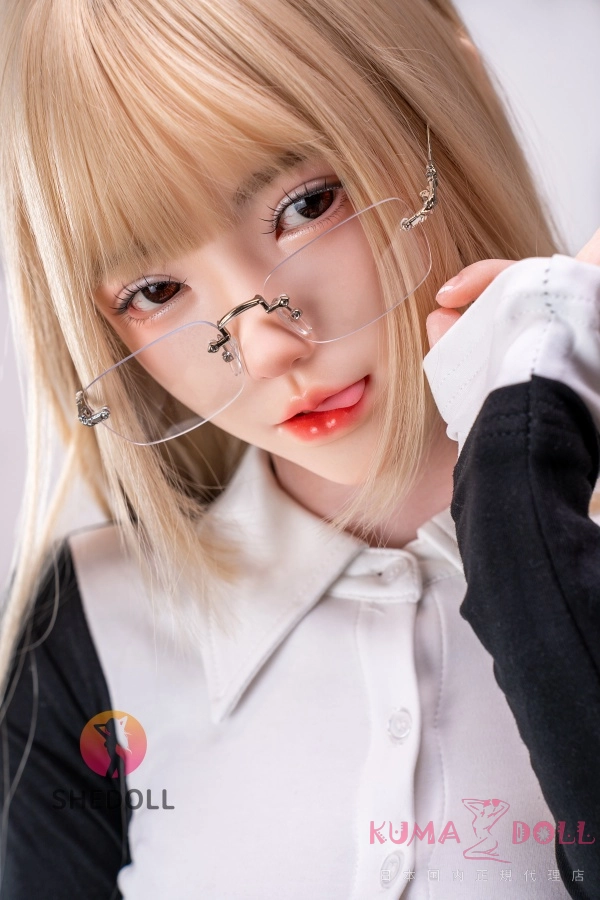 SHEDOLL 楚琳 167cm Cカップ ギャラリー画像 7：バリエーション撮影。167cm × Cカップ × 知的メガネOL系という SHEDOLL の希少枠ならではの個性が際立つアングルです。