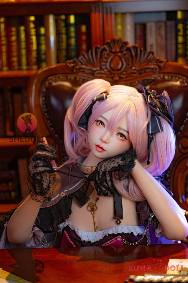 SHEDOLL 洛小夕 152cm AAカップ ギャラリー画像 4：全身バランスショットです。152cm × AAカップという小柄スリム × 控えめバストの希少な組み合わせで、コスプレ撮影での衣装合わせの自由度の高さが感じられます。
