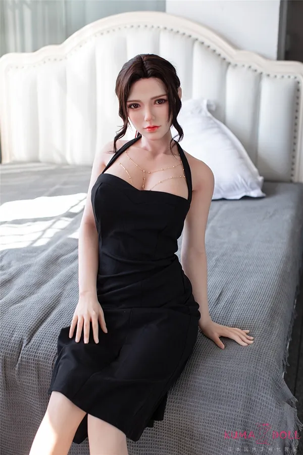 Starpery Julie 171cm Dカップ ギャラリー画像 8：ボディラインの全身カットです。171cm の長身に対する Dカップのバランス、Julie ならではの大人系プロポーション、そして Weight Reduction 4.0 による軽量化の恩恵が伝わる代表カットです。