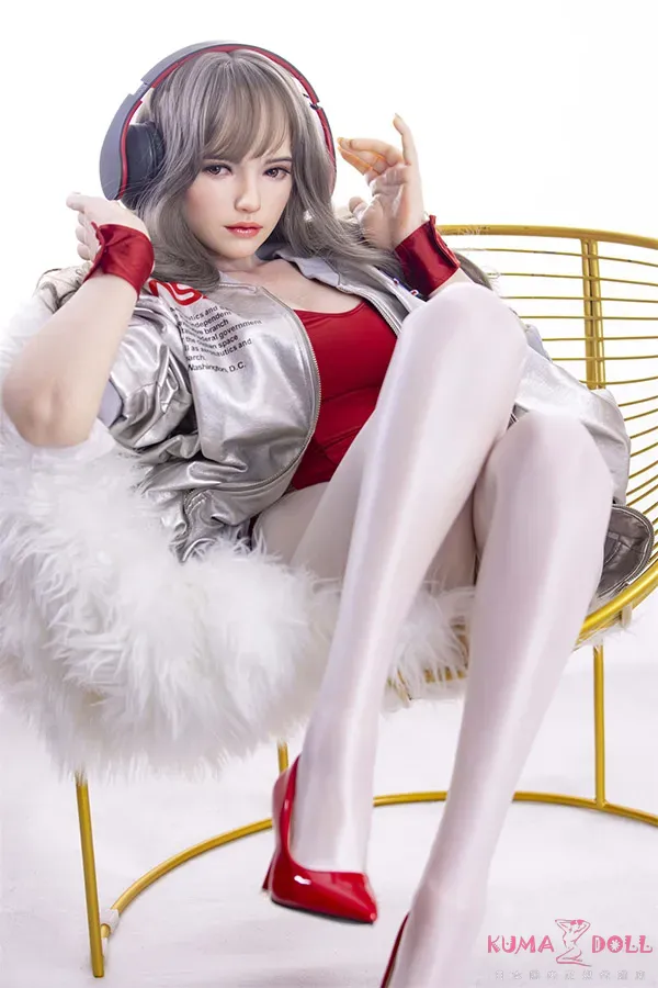 Top-Sino T9 Miyin 150cm Dカップ ギャラリー画像 3：スタイリング例です。ACE Extreme Soft シリコンのなめらかな質感と、150cm Dカップ ボディの取り回しのよさが両立しています。