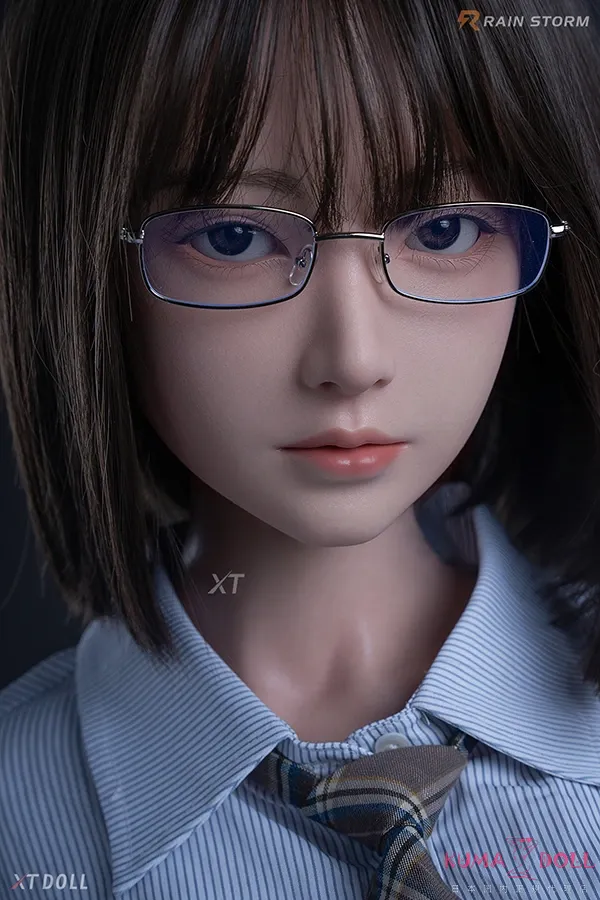 XTDOLL Asumi 157cm Dカップ ギャラリー画像 6：水色シャツのスタイリングカットです。Asumi × 157cm Dカップ のボディラインに、水色シャツ×清楚系JK×小柄元気系コンセプトのスタイリングを組み合わせた XTDOLL 公式撮影画像で、学園シチュエーションを意識したさわやかな構図が確認できます。