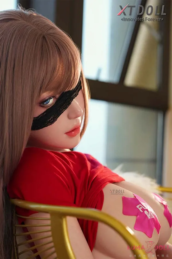 XTDOLL Emma 164cm Cカップ XT-byb38 ギャラリー画像 3：Cカップの自然なバストカットです。164cm のボディラインに調和するしなやかで控えめな胸の張りと、フルシリコンの肌質感、XTDOLL の上位ライン仕上げが確認できます。164cm の身長帯では Cカップ がスレンダーな長身プロポーションを最もまとめやすい組み合わせです。
