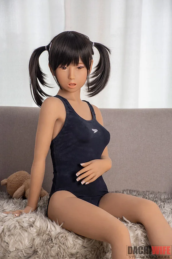 AXB Doll A93 130cm バスト大 タンスキン ギャラリー画像 6：タンスキン × バスト大のスタイリングカットです。A93 × 130cm × バスト大 × TPE × タンスキンの組み合わせで、AXB Doll が打ち出すロリ巨乳路線の世界観が確認できるシーンです。