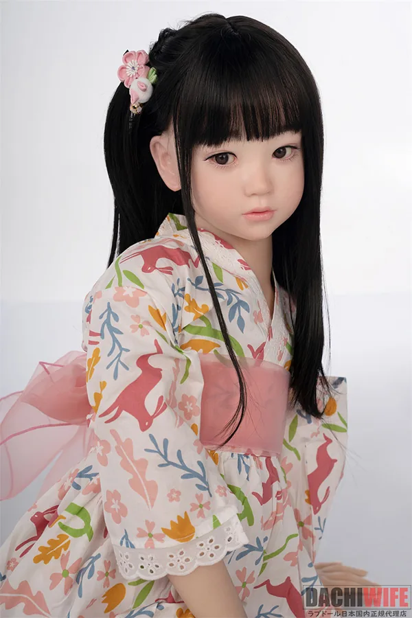 AXB Doll GB05R 120cm バスト平 ハイブリッド ギャラリー画像 3:バスト平のバストカットです。AXB Doll の主流「バスト平・バスト平らに振り切ったロリ系特化」の構成と、120cm のミドルサイズボディが組み合わさるカットです。