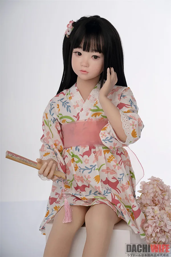 AXB Doll GB05R 120cm バスト平 ハイブリッド ギャラリー画像 8:120cm × バスト平 × ハイブリッドのポーズカットです。GB05R シリコンヘッドのリアリティと、AXB の TPE ボディの組み合わせ、新型シリコンヘッドハイブリッドの全体バランスが伝わる1枚です。
