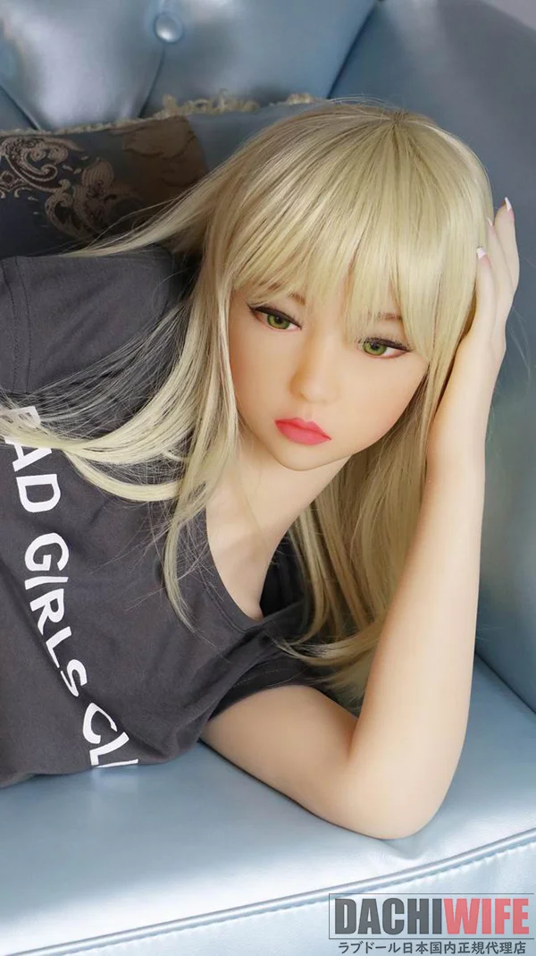 Doll Forever Molly 155cm Eカップ ブロンド ギャラリー画像 5:Molly のスタイリングカットです。Molly ヘッド × 155cm × Eカップ × TPE × ブロンド × グリーンアイの組み合わせで、Doll Forever が打ち出す金髪美女系ファンタジーの世界観が確認できるシーンです。