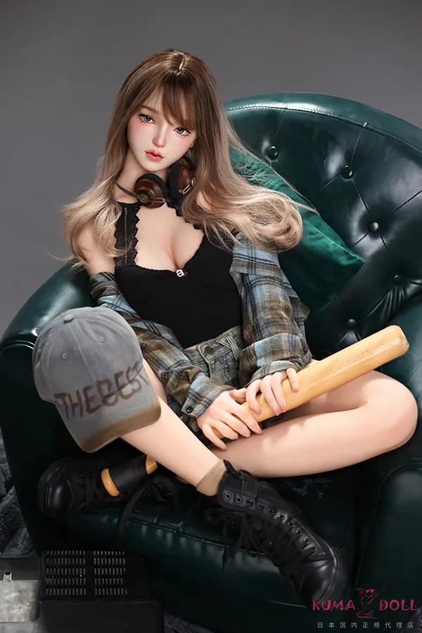 JYDOLL 琉璃 150cm Cカップ フルシリコン ギャラリー画像 7:150cm Cカップ ボディの背面ライン確認カットです。腰からヒップにかけてのフルシリコンボディのライン、小柄サイズの扱いやすさが伝わる画像です。