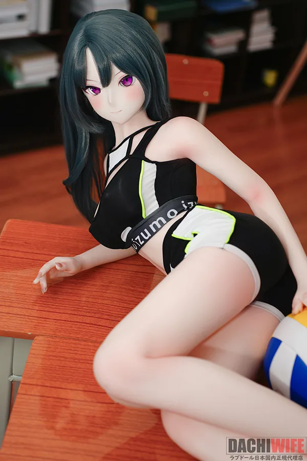 MOZU DOLL 神崎桜花 150cm Cカップ ギャラリー画像 6:神崎桜花 制服コスプレのスタイリングカットです。神崎桜花ヘッド × 150cm × Cカップ × ビニール+TPE × 制服衣装の組み合わせで、漫画家コラボ世界観が確認できるシーンです。