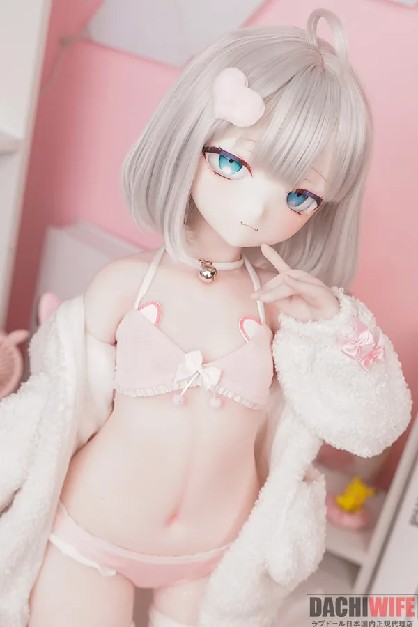 MOZU DOLL 玲芽 85cm SSR級 ギャラリー画像 5:ソフトビニール製ヘッドのクローズアップです。MOZU DOLL の特徴的なソフトビニール造形と、SSR級ランクの白髪二次元メイクが近距離で確認できます。