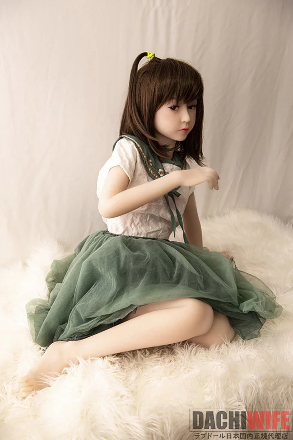 Piper Doll Molly 128cm ギャラリー画像 7:128cm ボディの背面ライン確認カットです。シームレス TPE 製ボディのライン、中柄帯サイズの柔らかな雰囲気が伝わる画像です。