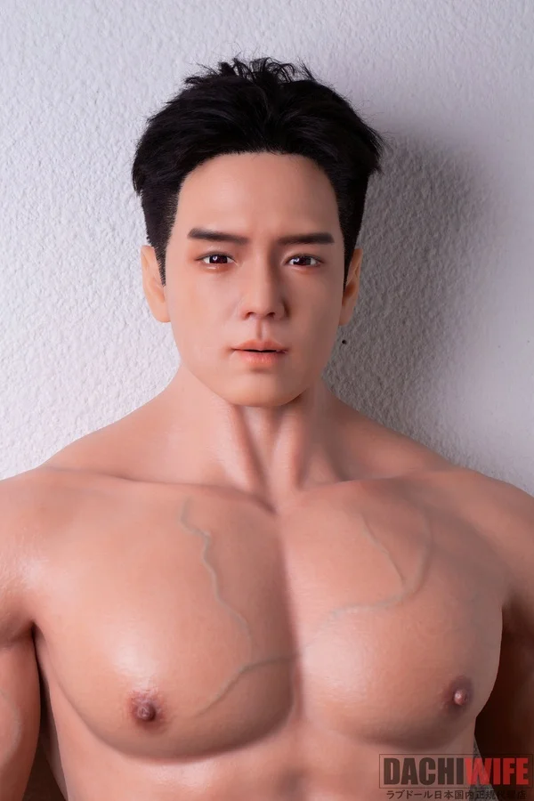 Qita Doll Mo Mo 174cm ギャラリー画像 7:174cm ボディの背面ライン確認カットです。フルシリコン製ボディのライン、長身モデルとしての存在感が伝わる画像です。