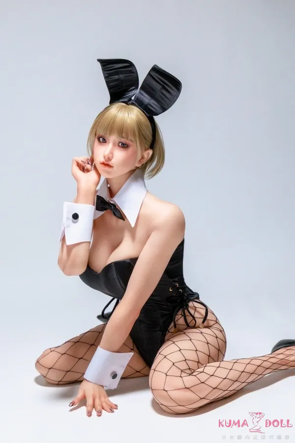 Sanhui Doll #41彩月 158cm Eカップ ギャラリー画像 7:158cm Eカップ ボディの背面ライン確認カットです。リアルスキンフルシリコン製ボディのライン、写実水準のプロポーションの存在感が伝わる画像です。