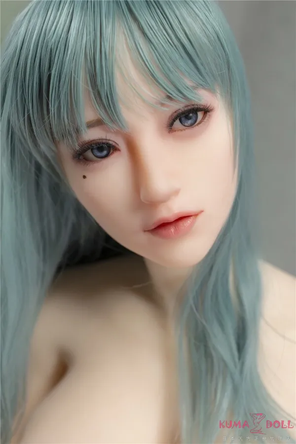Sanhui Doll #T1 158cm Dカップ ギャラリー画像 7:158cm Dカップ TPE ボディの背面ライン確認カットです。TPE 製ボディのライン、ハーフ系プロポーションの存在感が伝わる画像です。